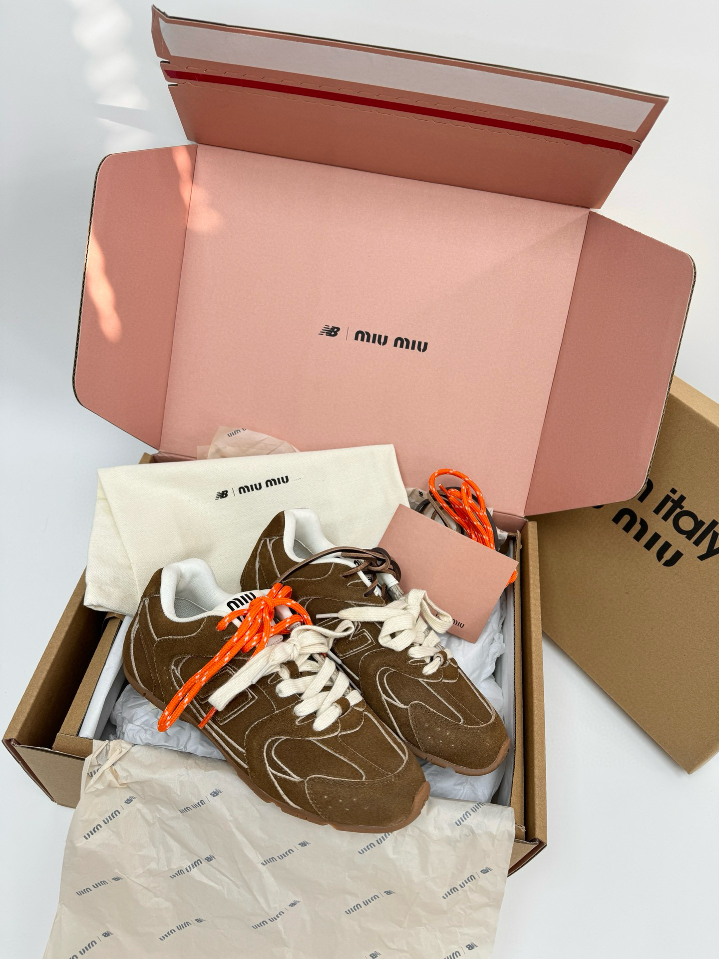 미우 미우 Miu Miu X New Balance 스니커즈
