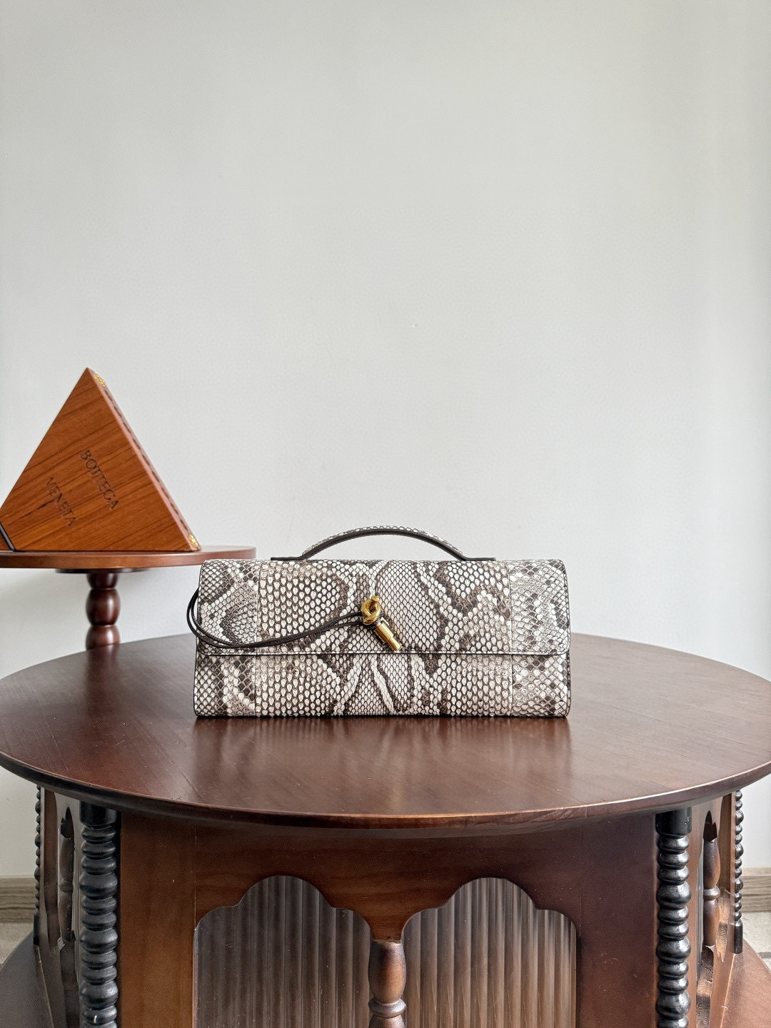 보테가 베네타 Bottega Veneta 794945 Andiamo Clutch 31cm