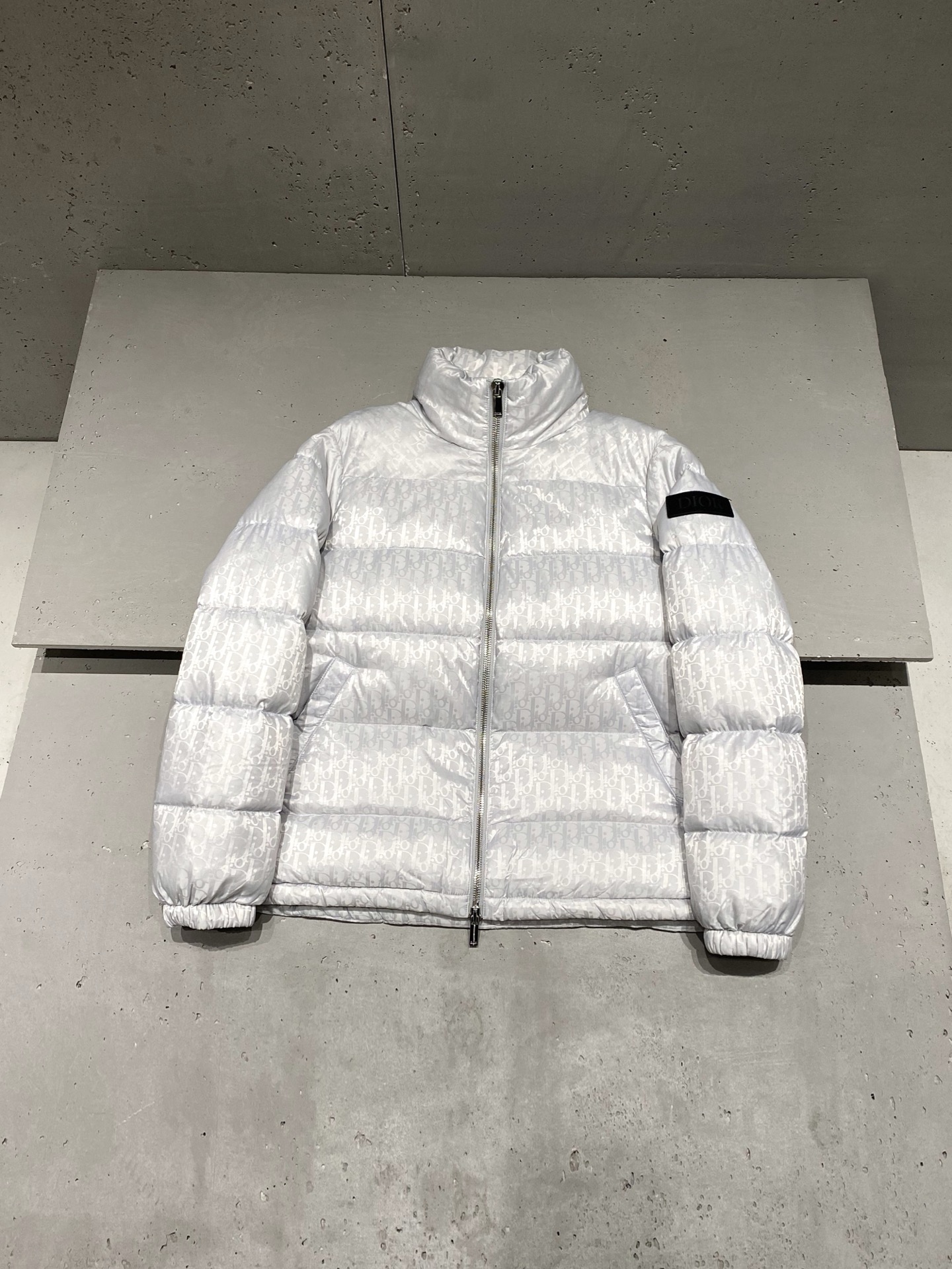 디올 Dior 다운재킷