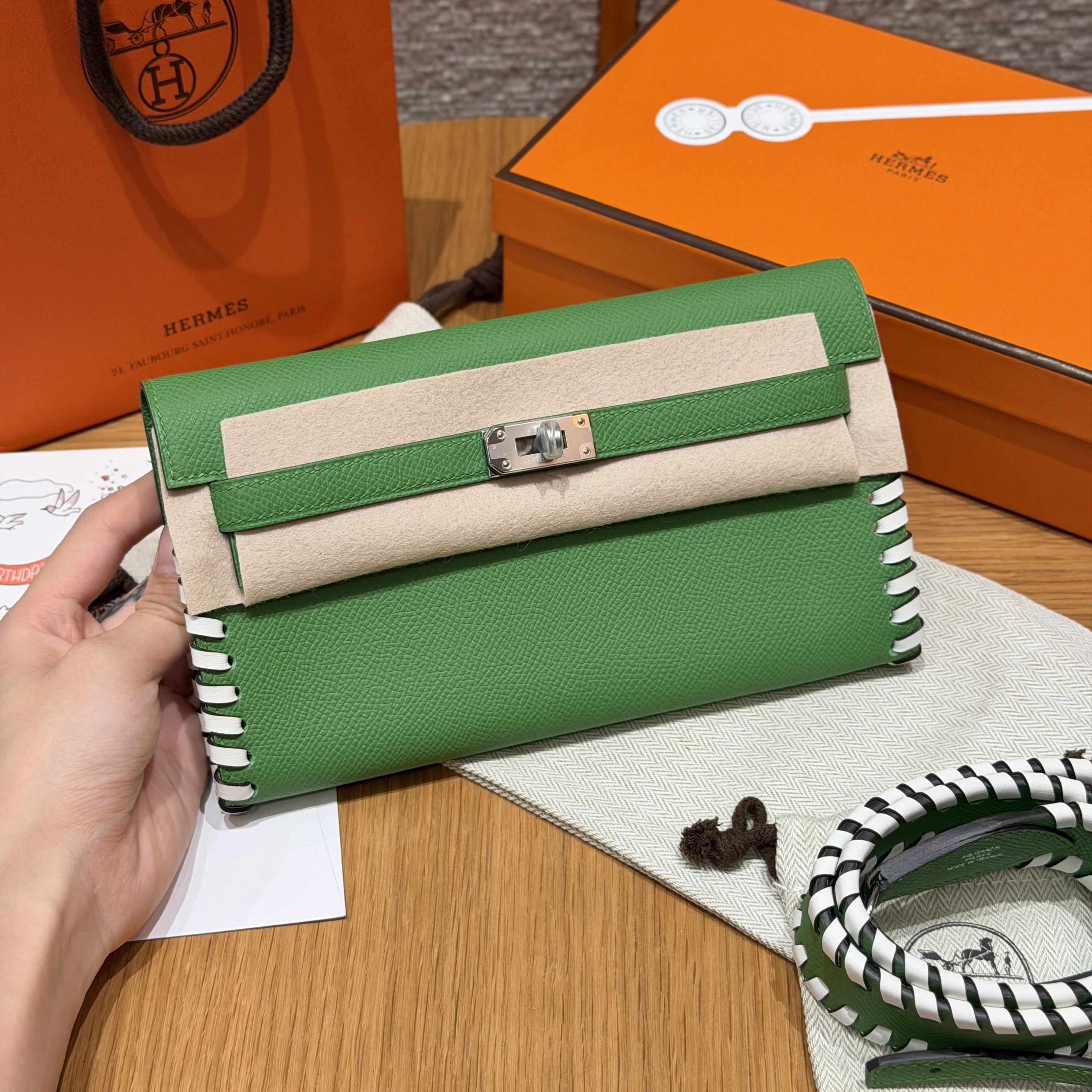 에르메스 Hermes  Kelly to go Tressage 20.5cm Epsom and Swift A8 Vert Yucca and 0U New White/silver