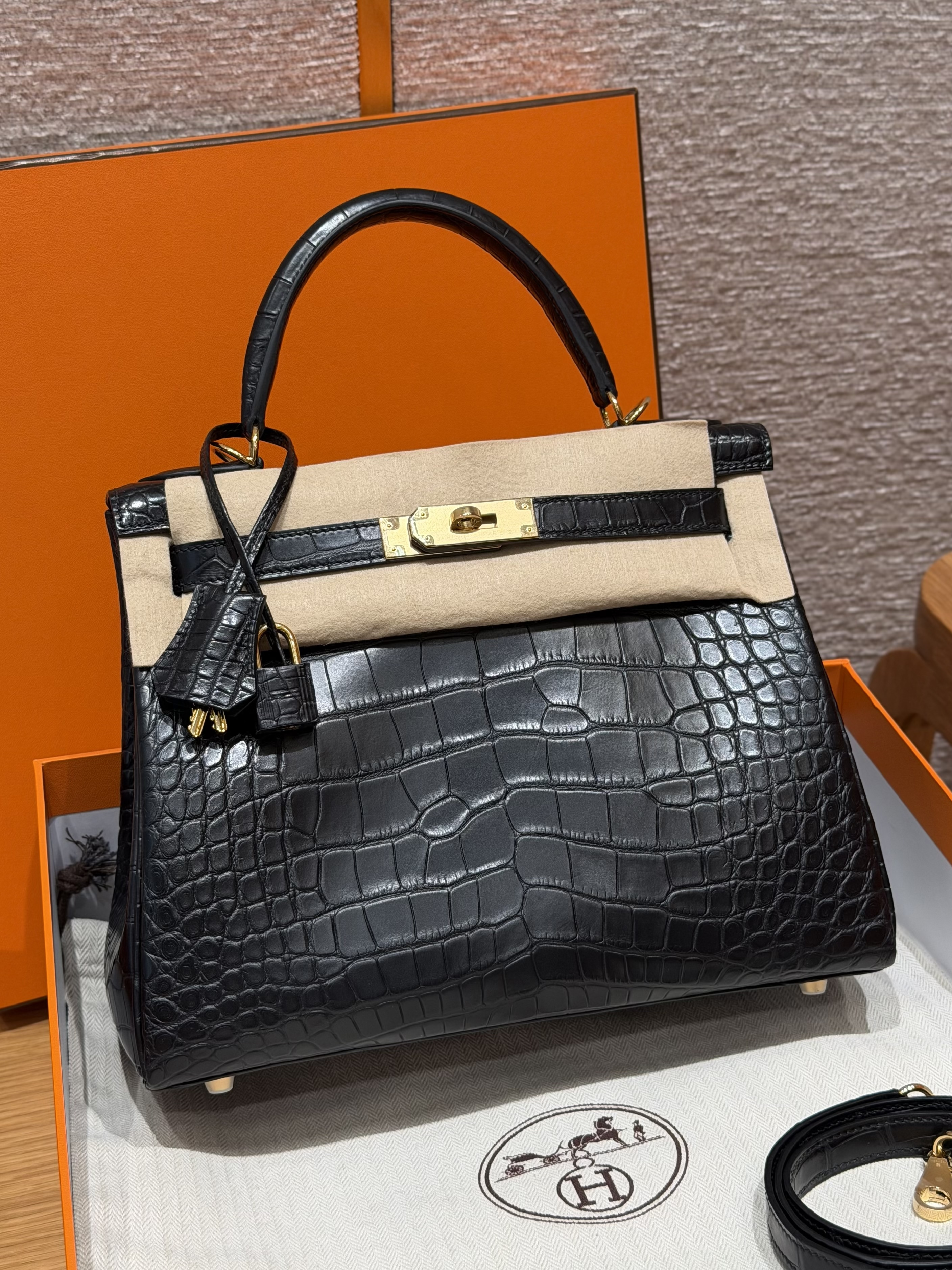 에르메스 Hermes Kelly 28cm Alligator 89 Noir/gold
