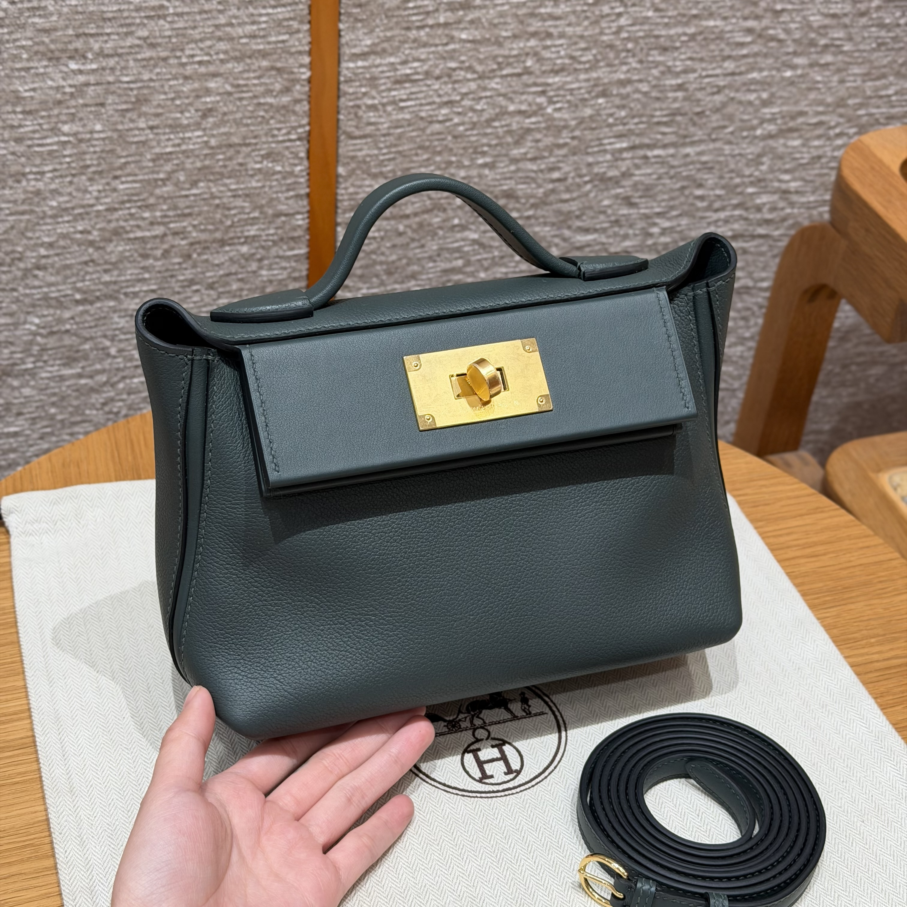 에르메스 Hermes Kelly 2424 21cm evercolor and swift Q0 Vert Mangrove/gold