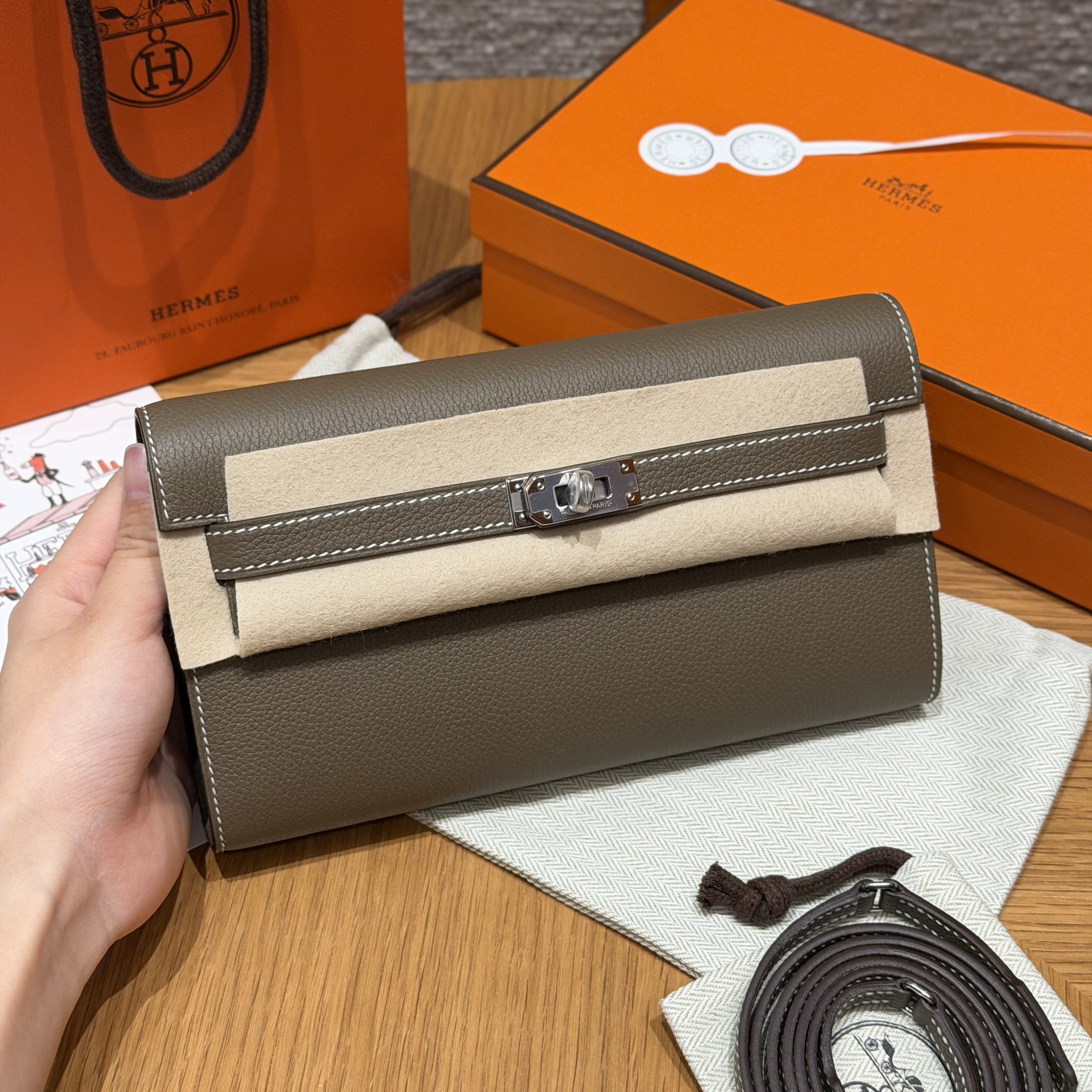 에르메스 Hermes Kelly to go 19cm Evercolor 18 Etoupe/silver