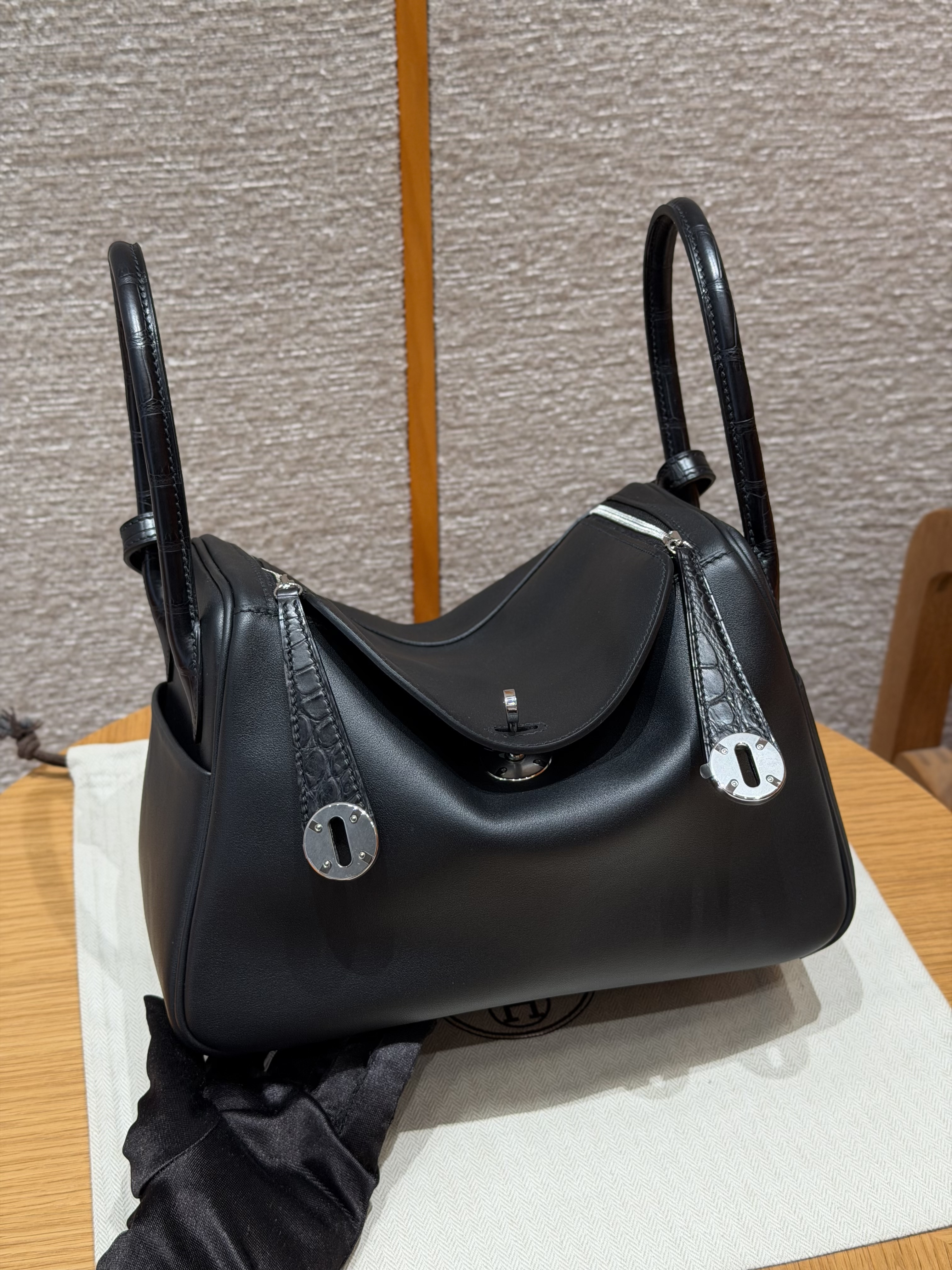 에르메스 Hermes Lindy Touch 26cm Swift and Matte Alligator 89 Noir/silver