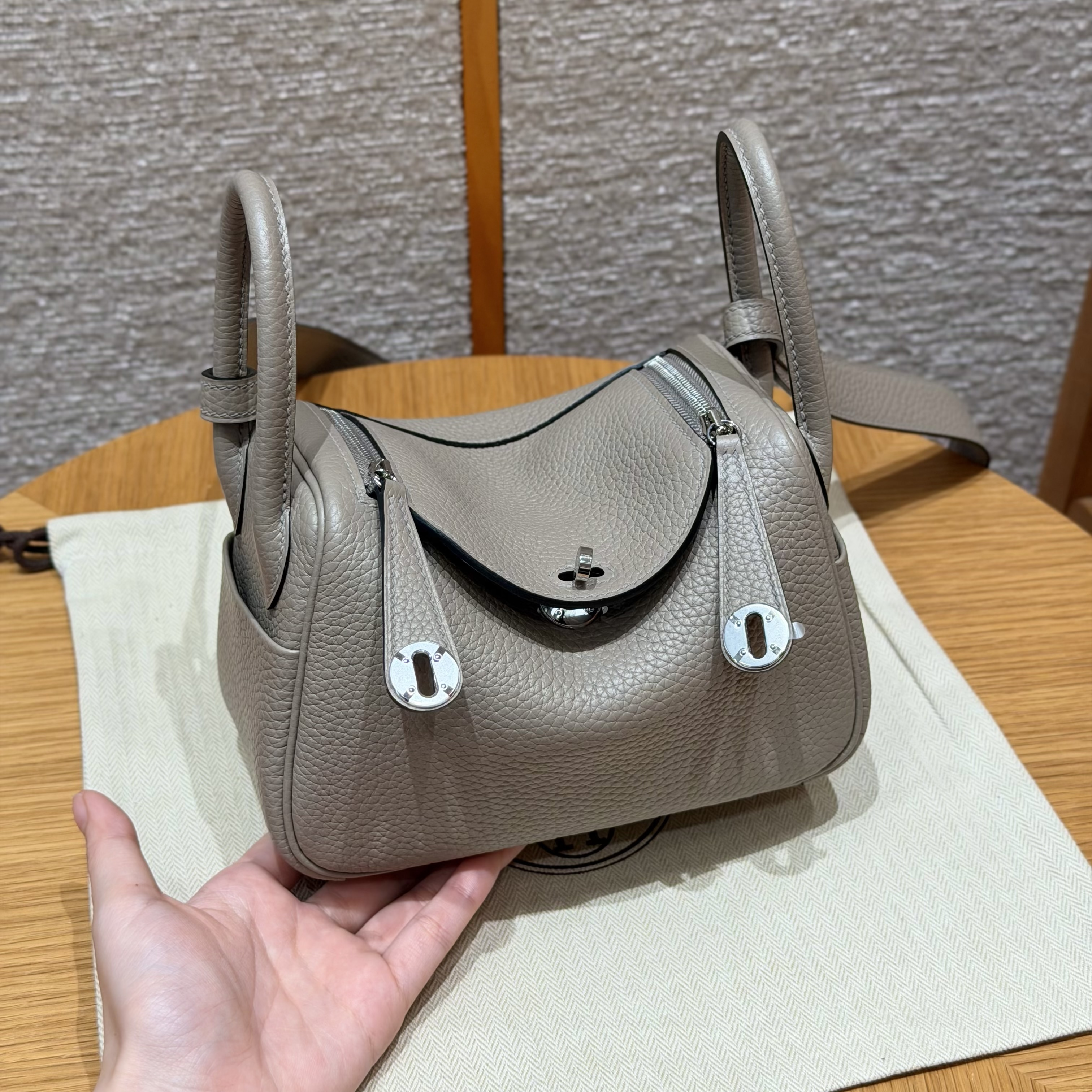 에르메스 Hermes Mini Lindy 19cm Clemence M8 Gris Asphalte/silver