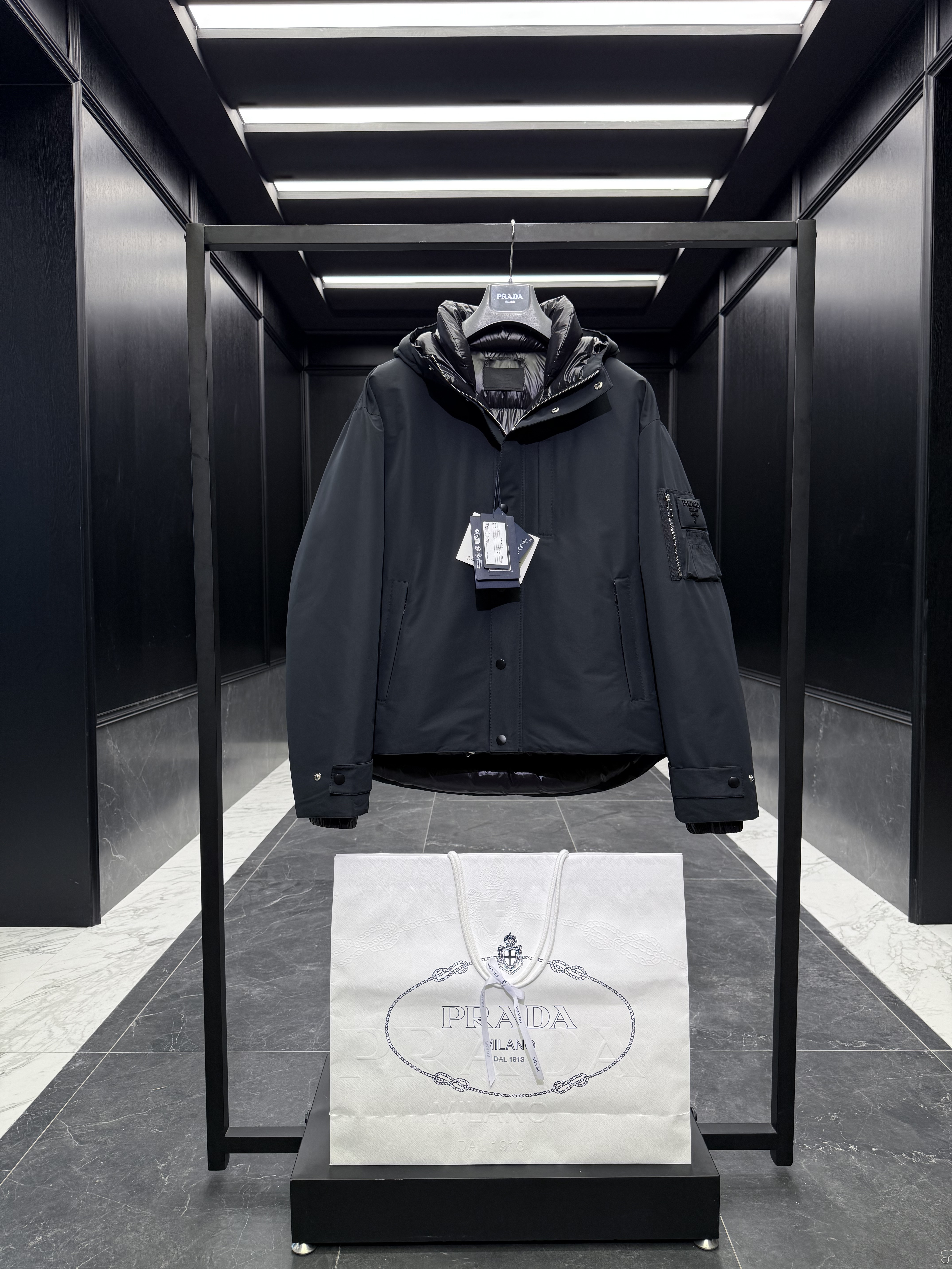 프라다 Prada 161 다운재킷