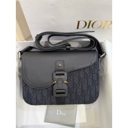 디올 Dior Small Saddle Messenger Bag with Flap Black 23cm
