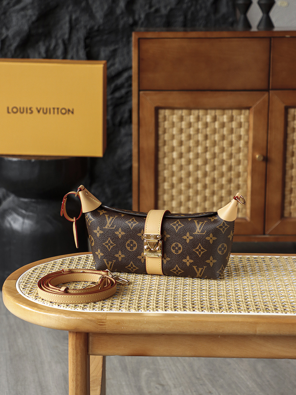 【AS】루이비통 Louis Vuitton M26191 Pochette Mia Monogram 22cm