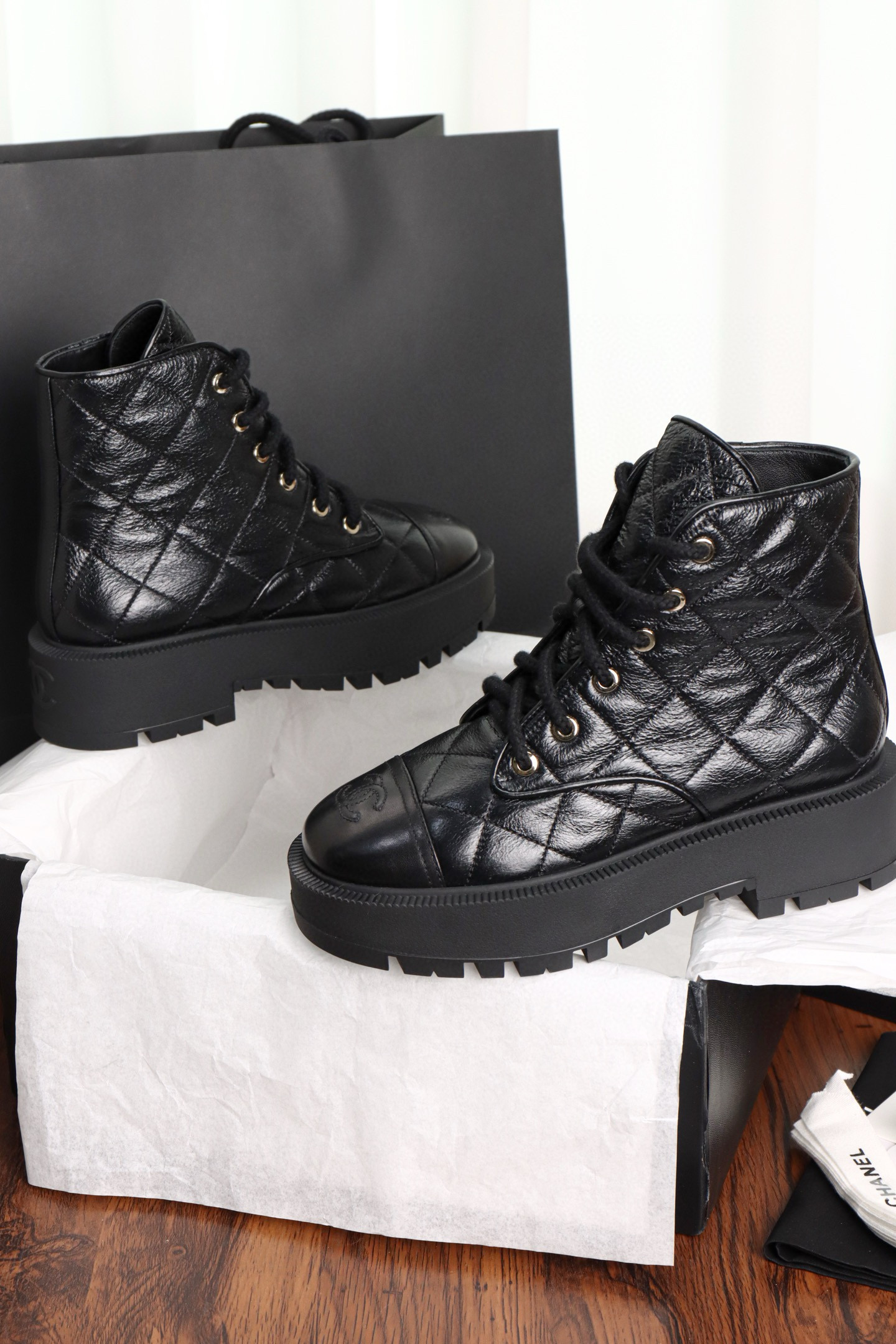 샤넬 CHANEL 24A 앵클 부츠 Black