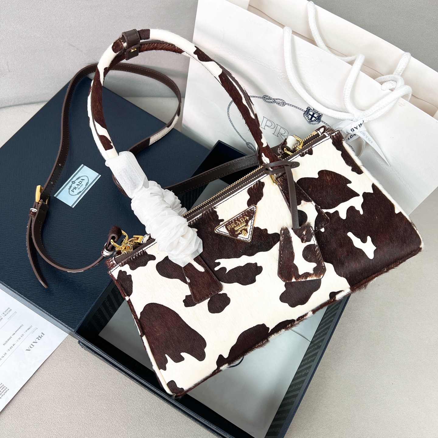 프라다 Prada 1Ba457 갤러리아 미디움 프린티드 사피아노 레더 백 화이트 다크 브라운 30CM