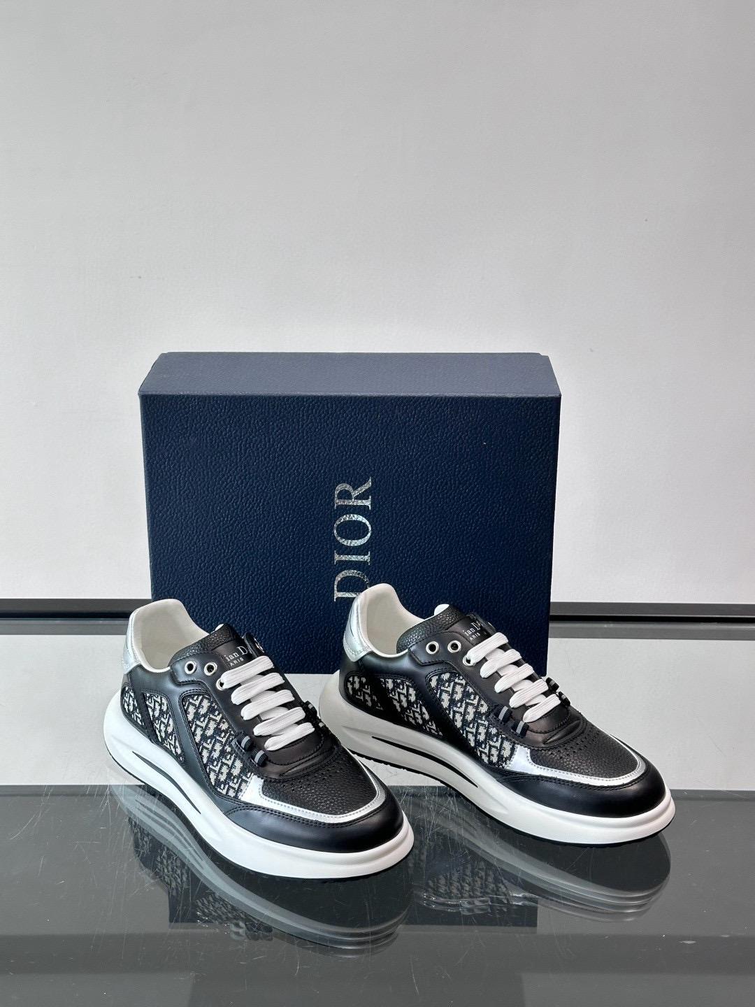 디올 Dior B25 스니커즈