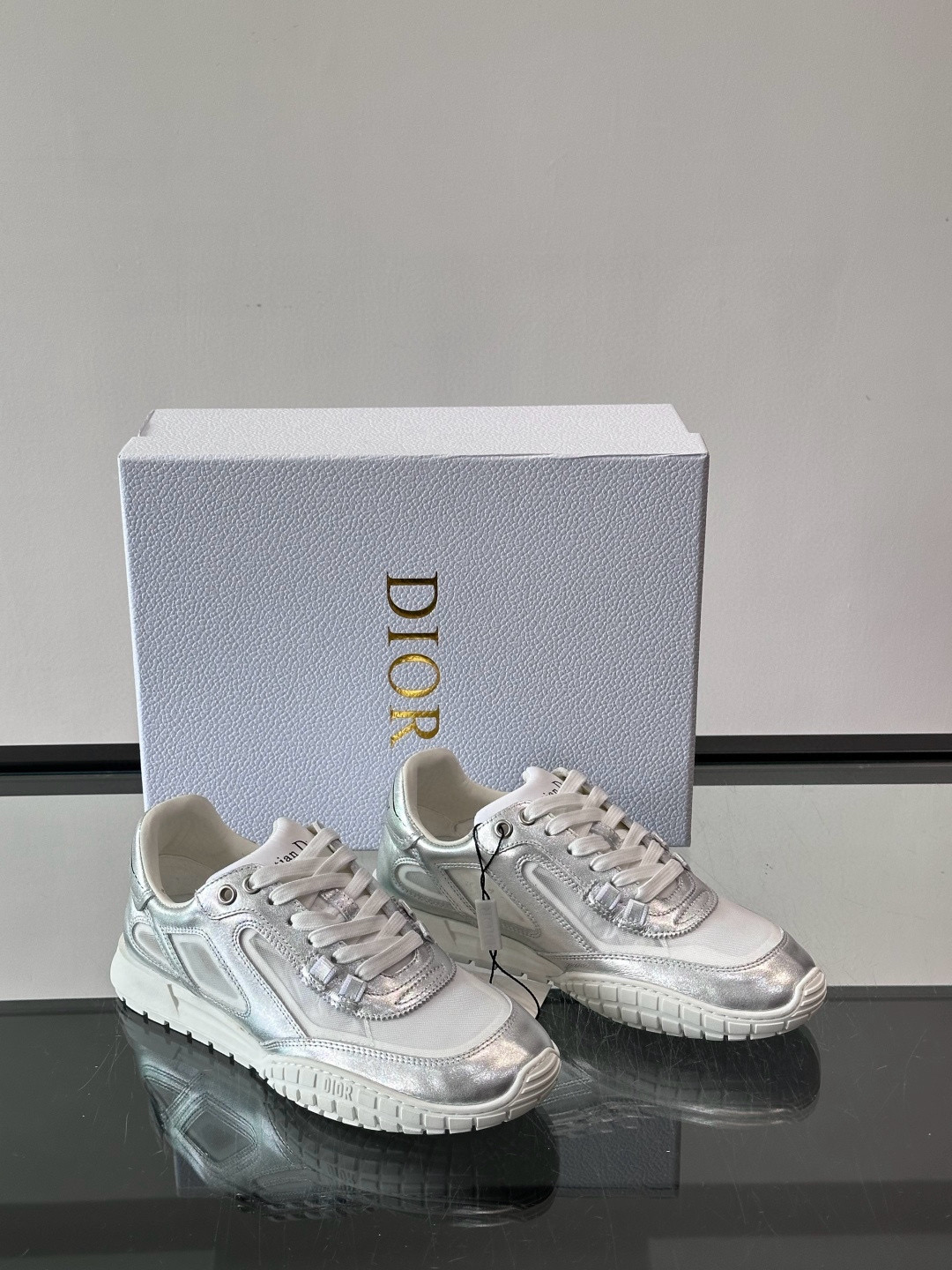 디올 Dior Tech 스니커즈