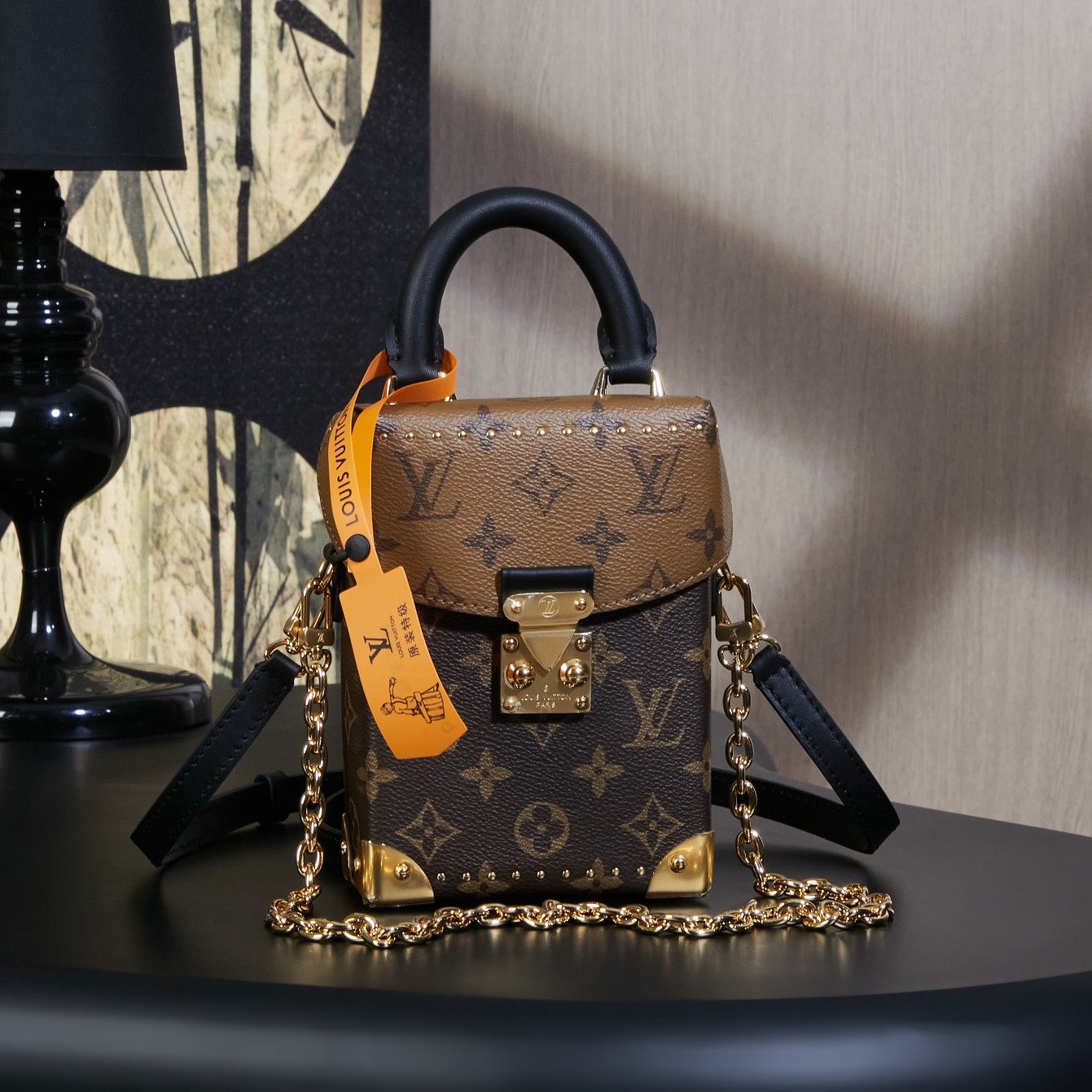 루이비통 Louis Vuitton M82465 Camera Box Monogram and Monogram Reversed