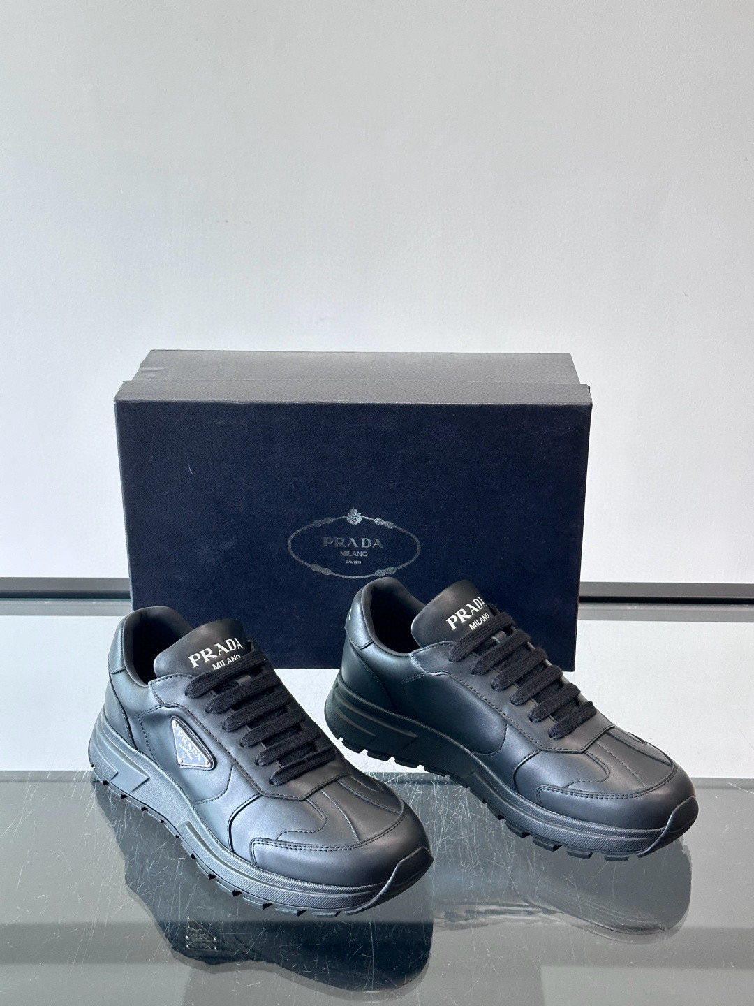 프라다 Prada 스니커즈 Black