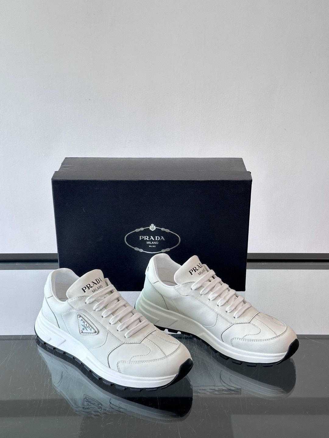 프라다 Prada 스니커즈 White