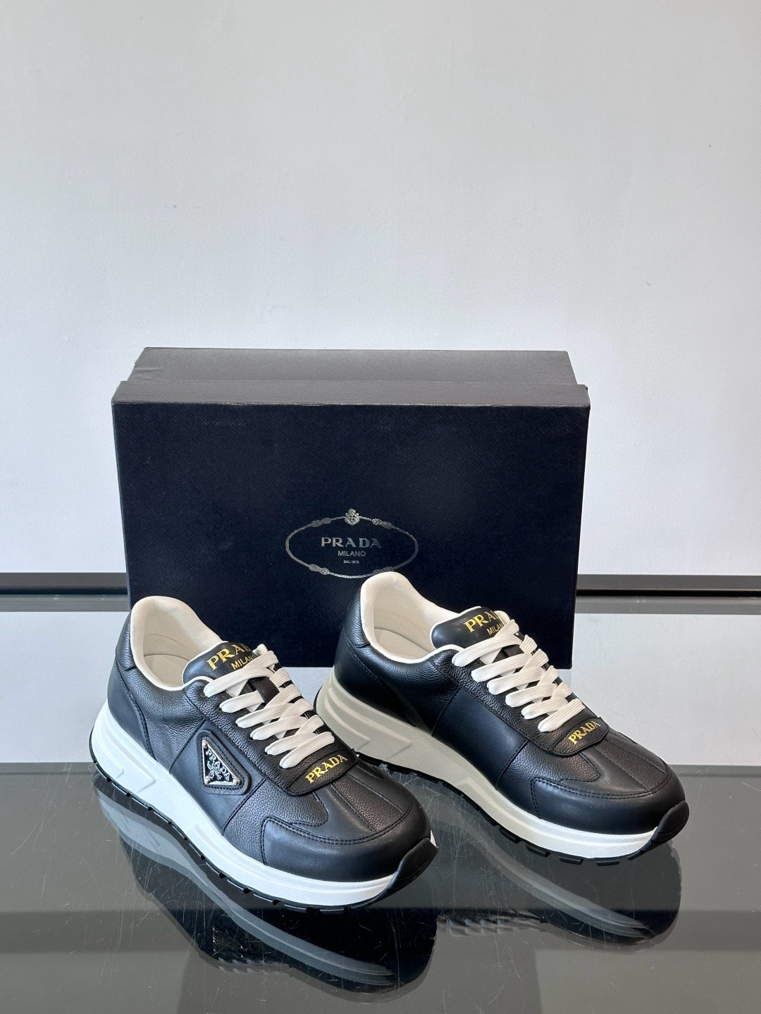 프라다 Prada 스니커즈