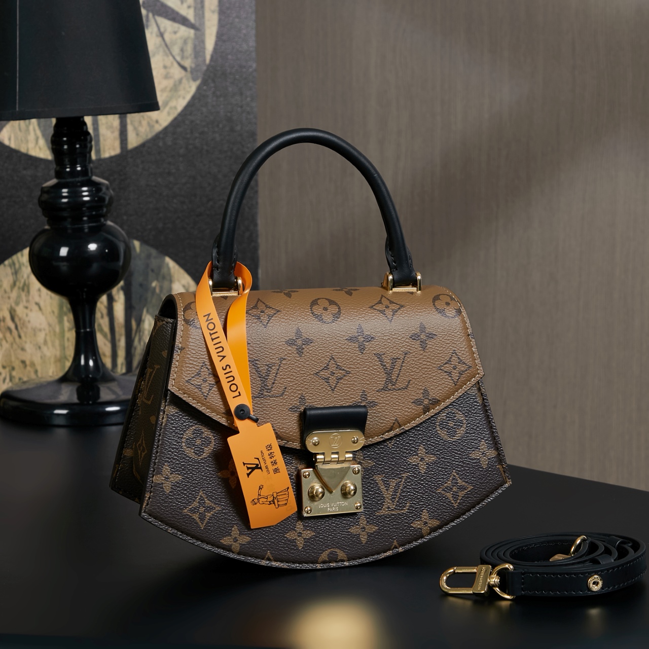 루이비통 Louis Vuitton M46548 Tilsitt Monogram and Monogram Reversed 24CM