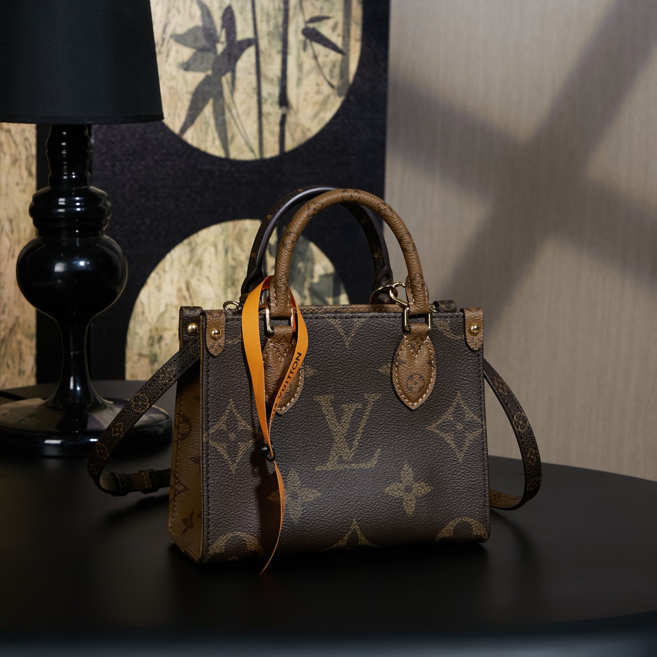 루이비통 Louis Vuitton M46839 Onthego BB Monogram Reverse 25CM