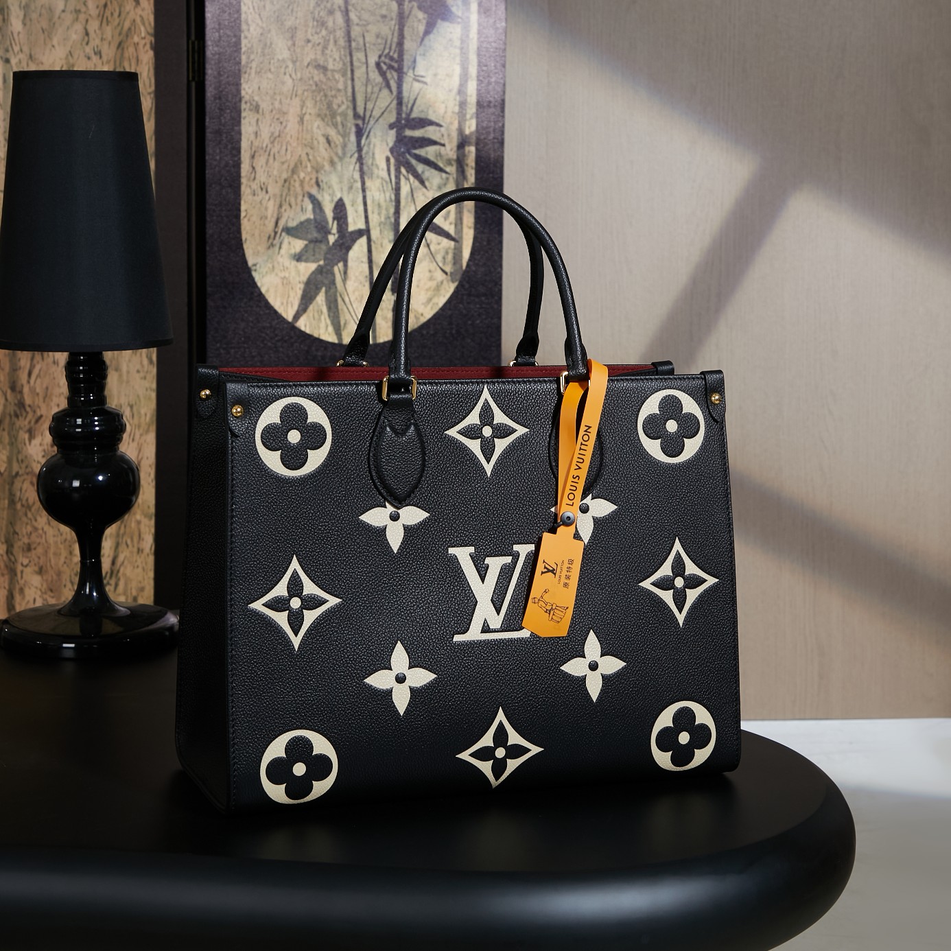 루이비통 Louis Vuitton M45495 Onthego MM Bicolor Monogram Empreinte Leather Black Creme 35cm