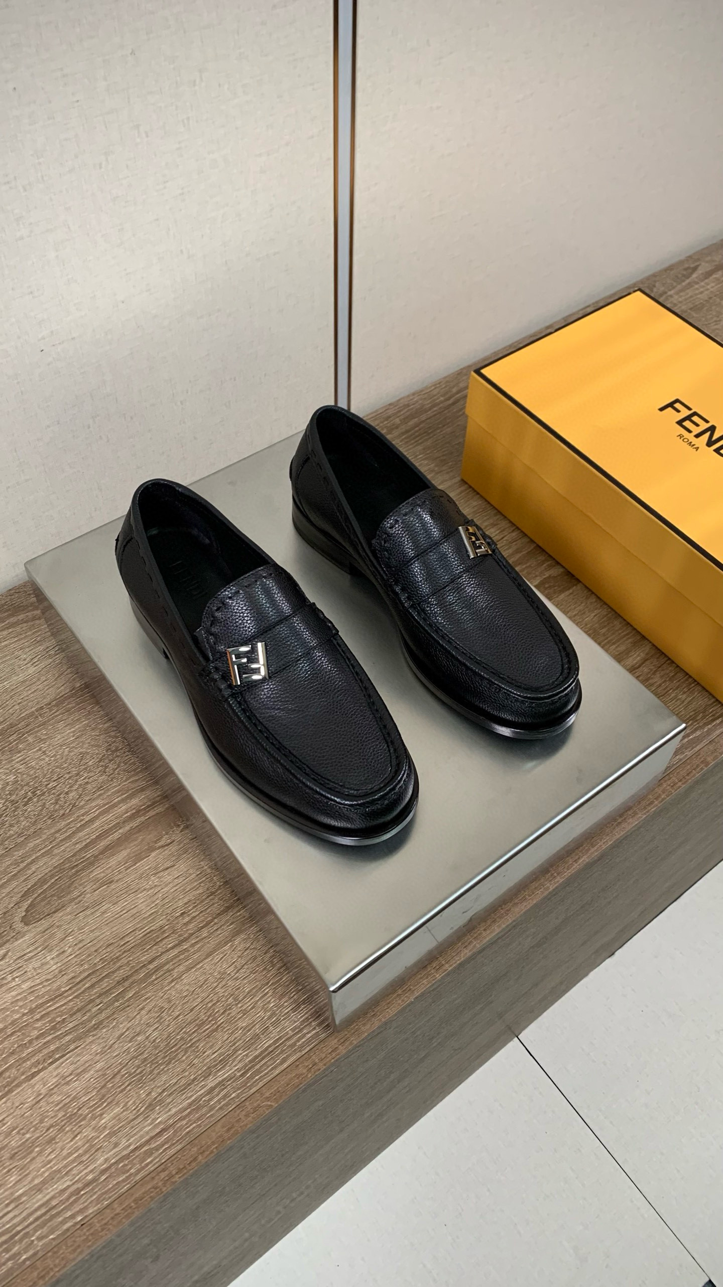 펜디 Fendi  로퍼 슈즈