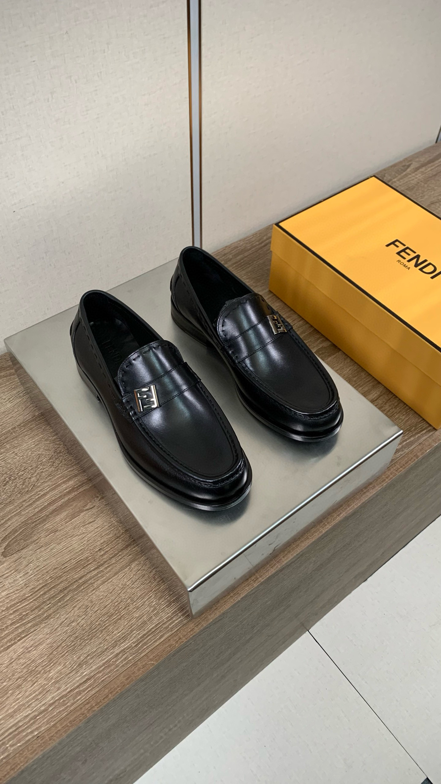 펜디 Fendi  로퍼 슈즈