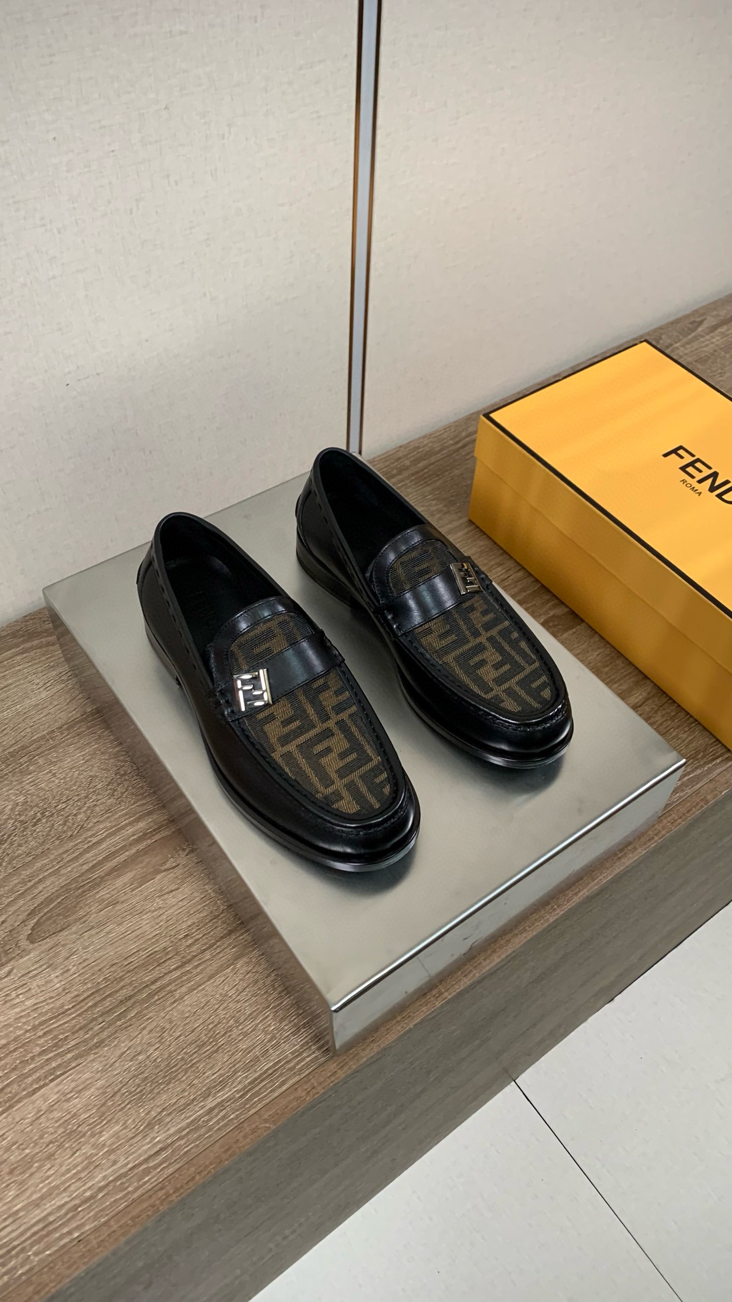 펜디 Fendi  로퍼 슈즈