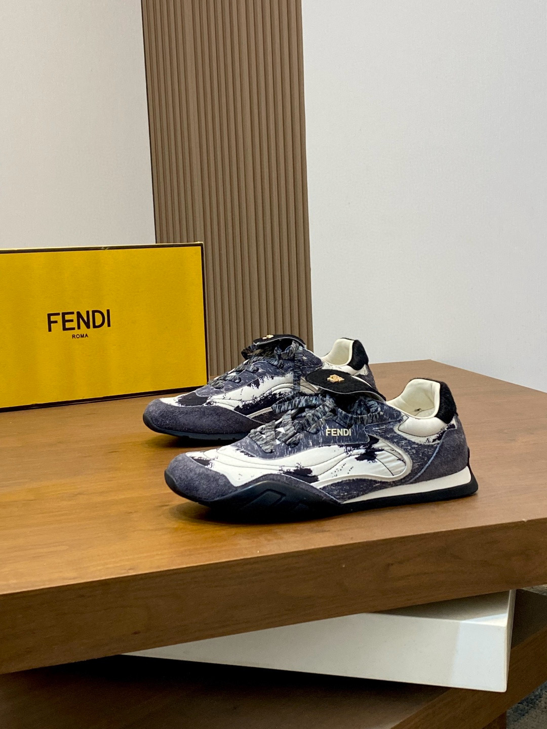 펜디 Fendi 스니커즈