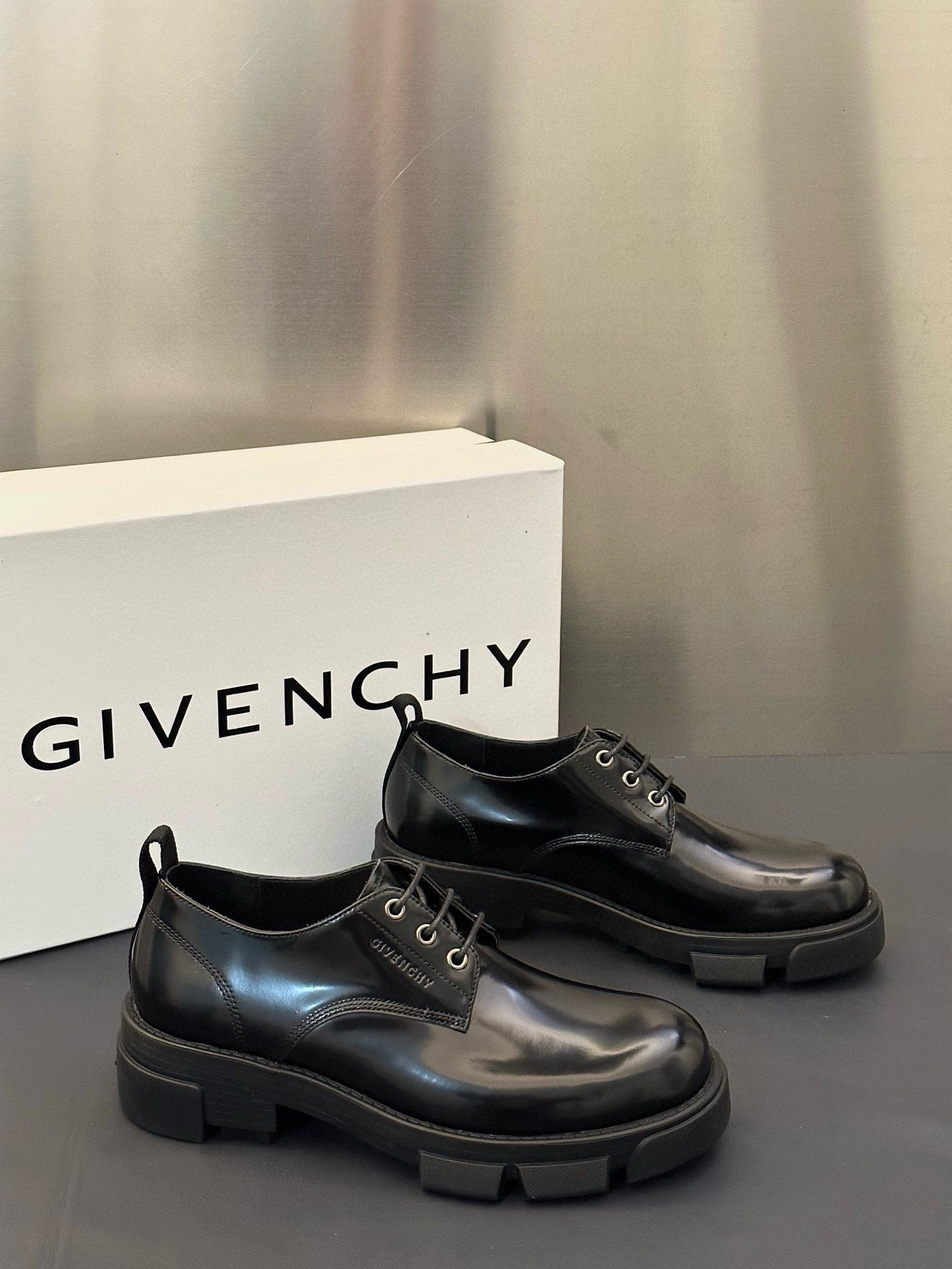 지방시 Givenchy Show 로퍼 슈즈