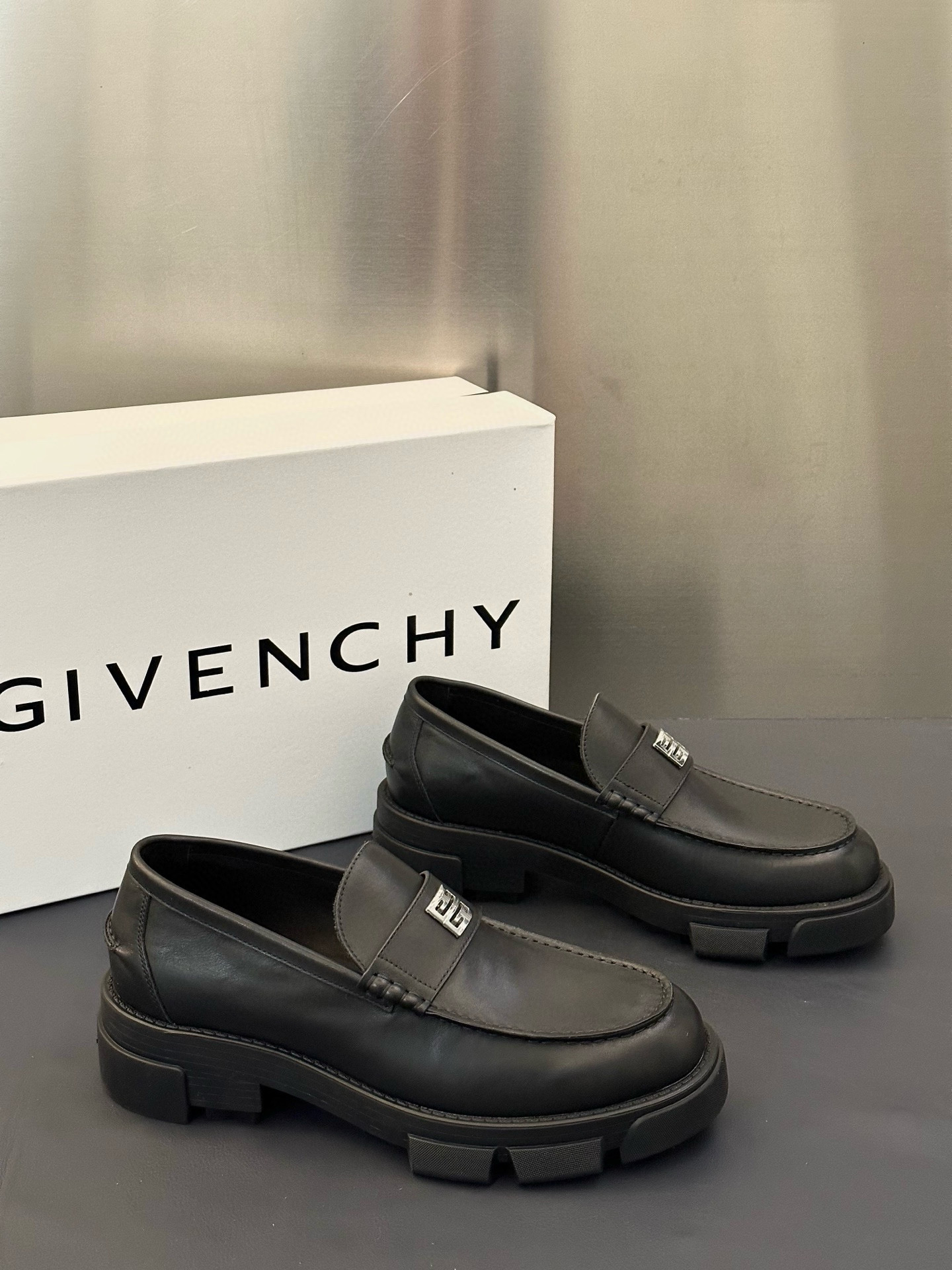 지방시 Givenchy Show 로퍼 슈즈