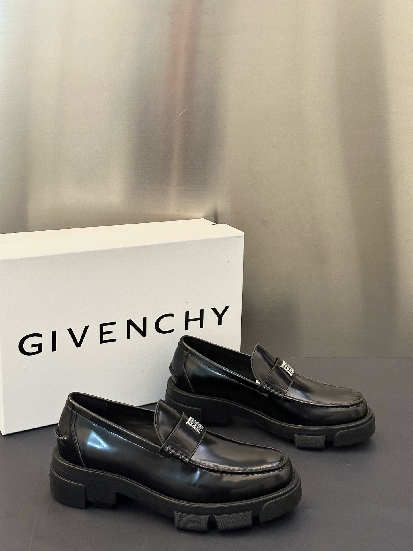 지방시 Givenchy Show 로퍼 슈즈