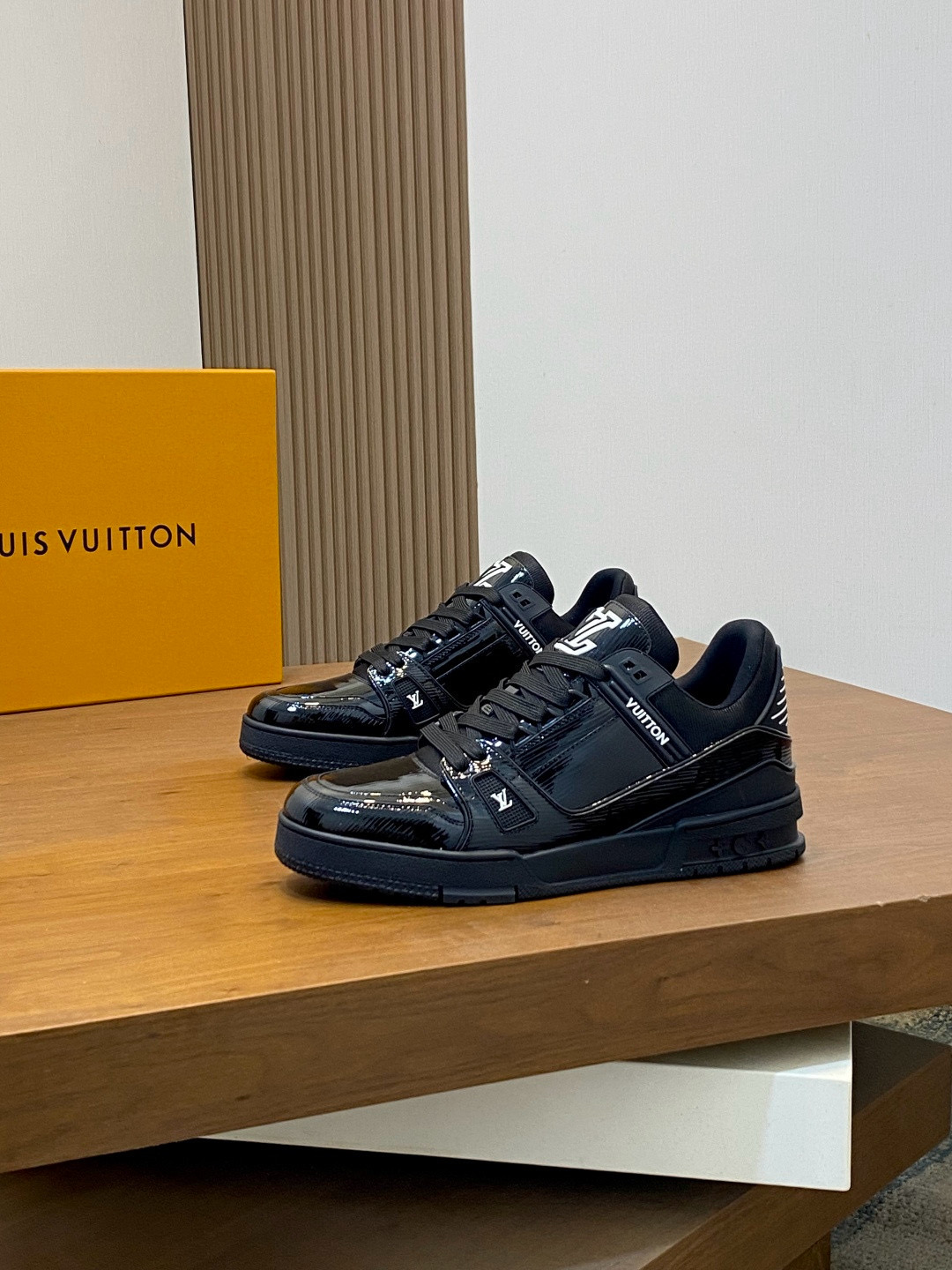 루이비통 Louis Vuitton Trainer 스니커즈