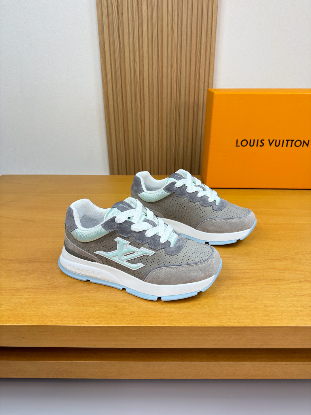 루이비통 Louis Vuitton 스니커즈