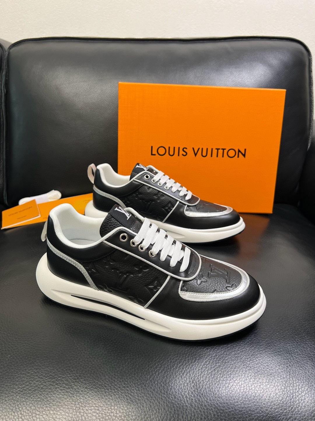 루이비통 Louis Vuitton 스니커즈