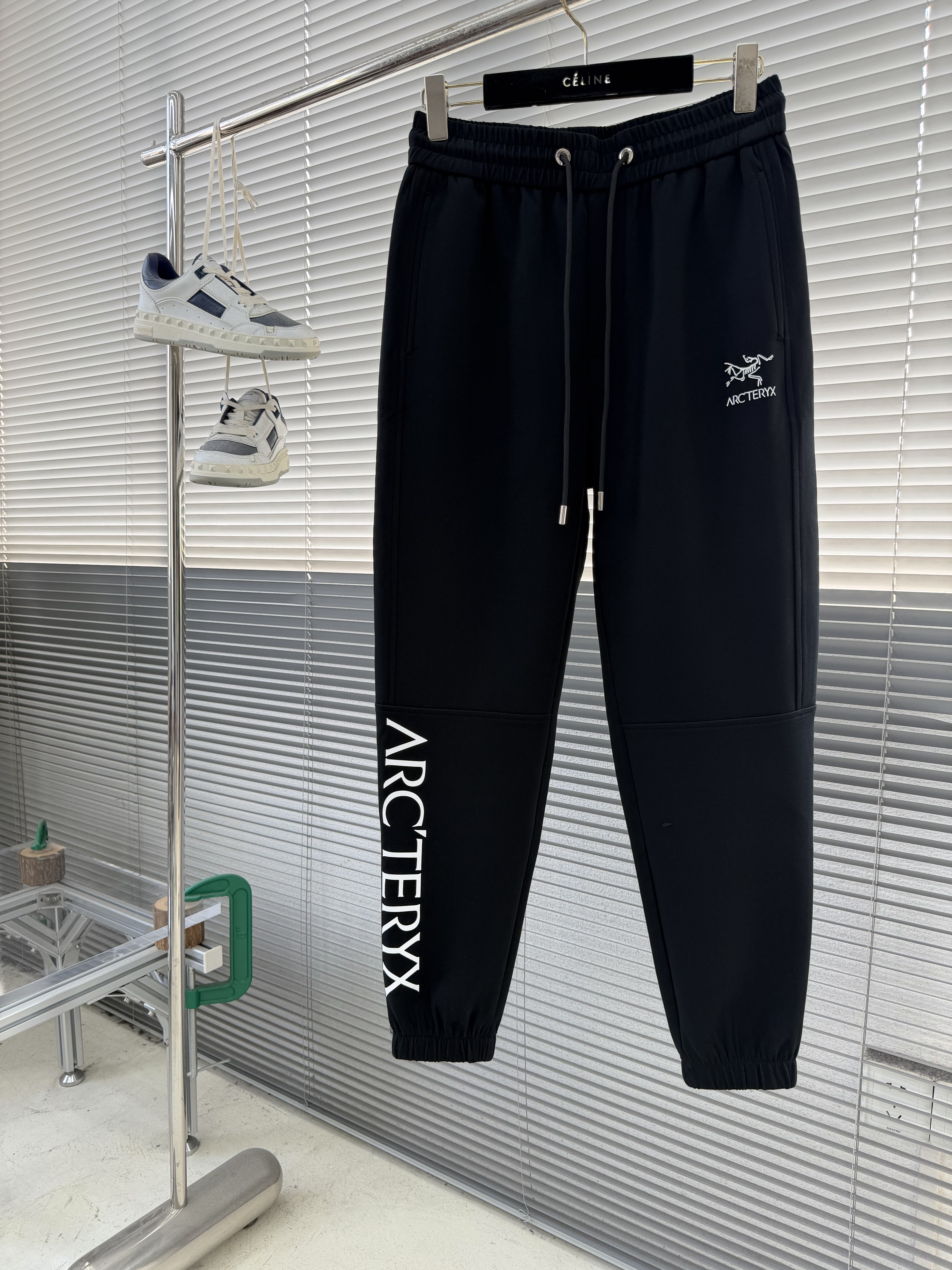 아크테릭스 ARC'TERYX 바지