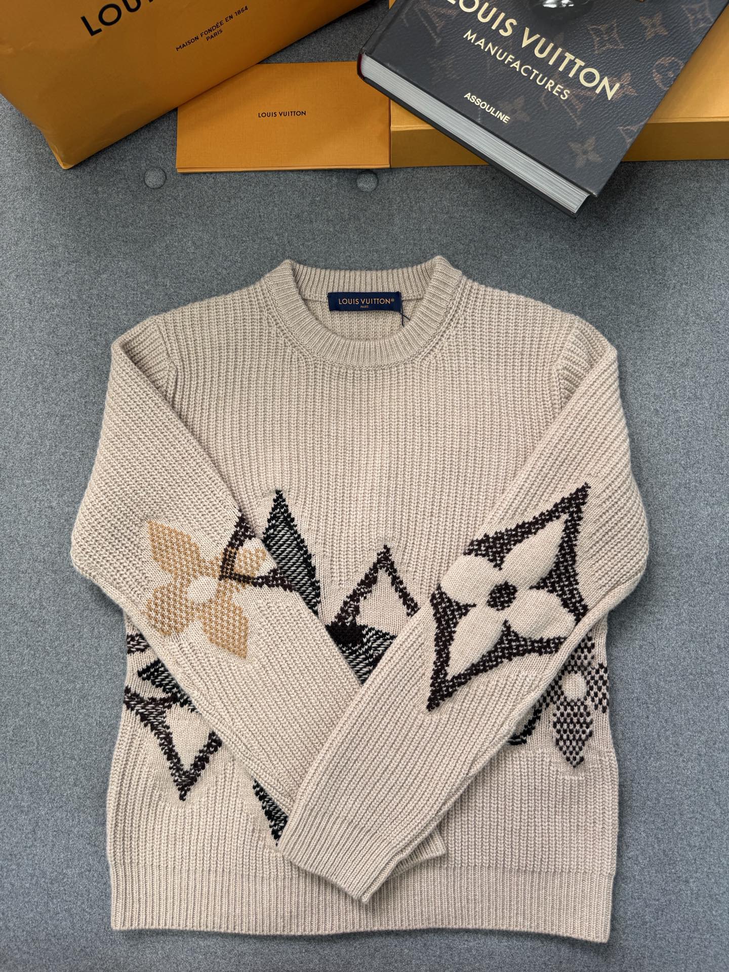 루이비통 Louis Vuitton 스웨터