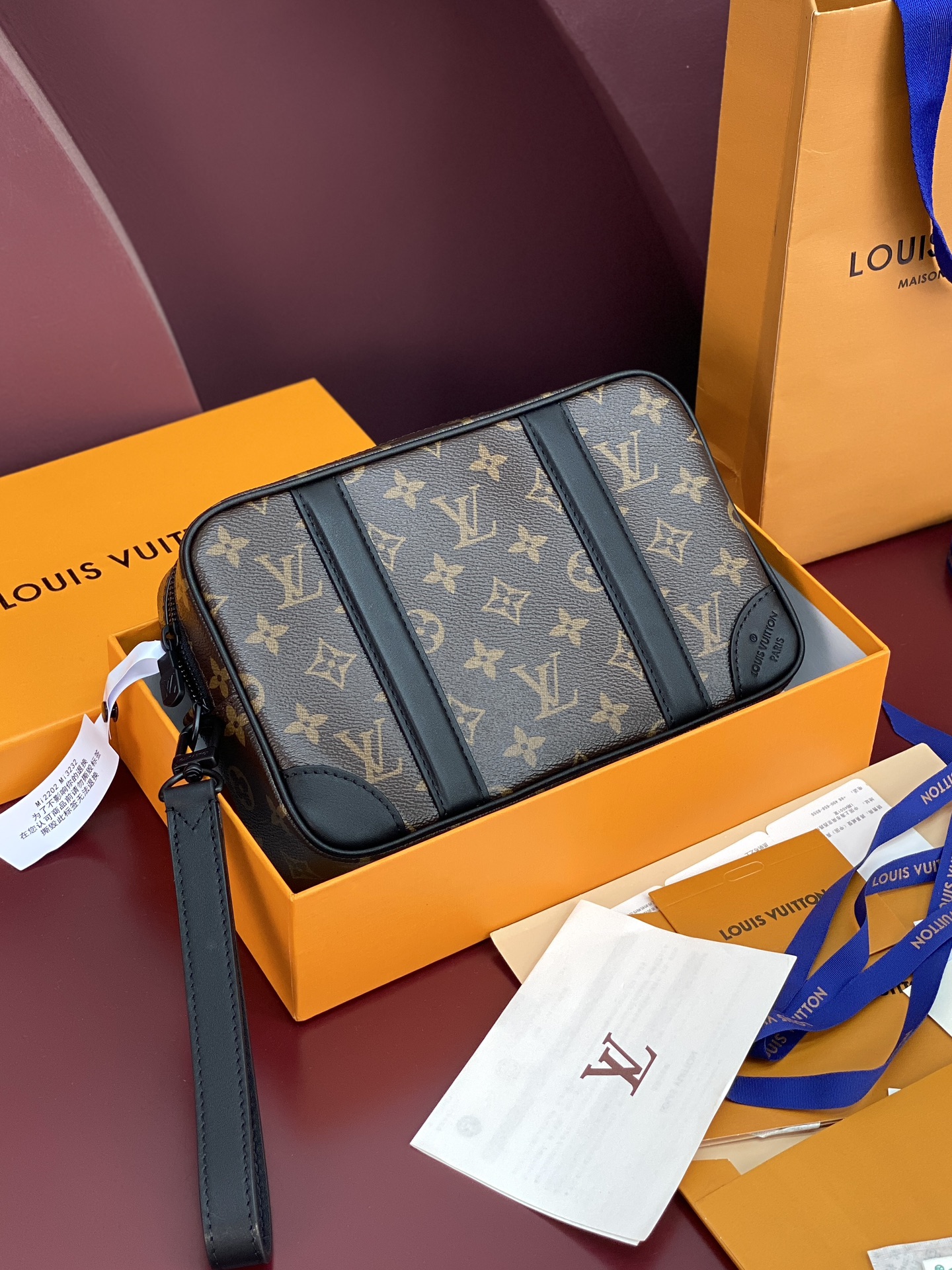 루이비통 Louis Vuitton M82076 POCHETTE KASAI 클러치 25cm