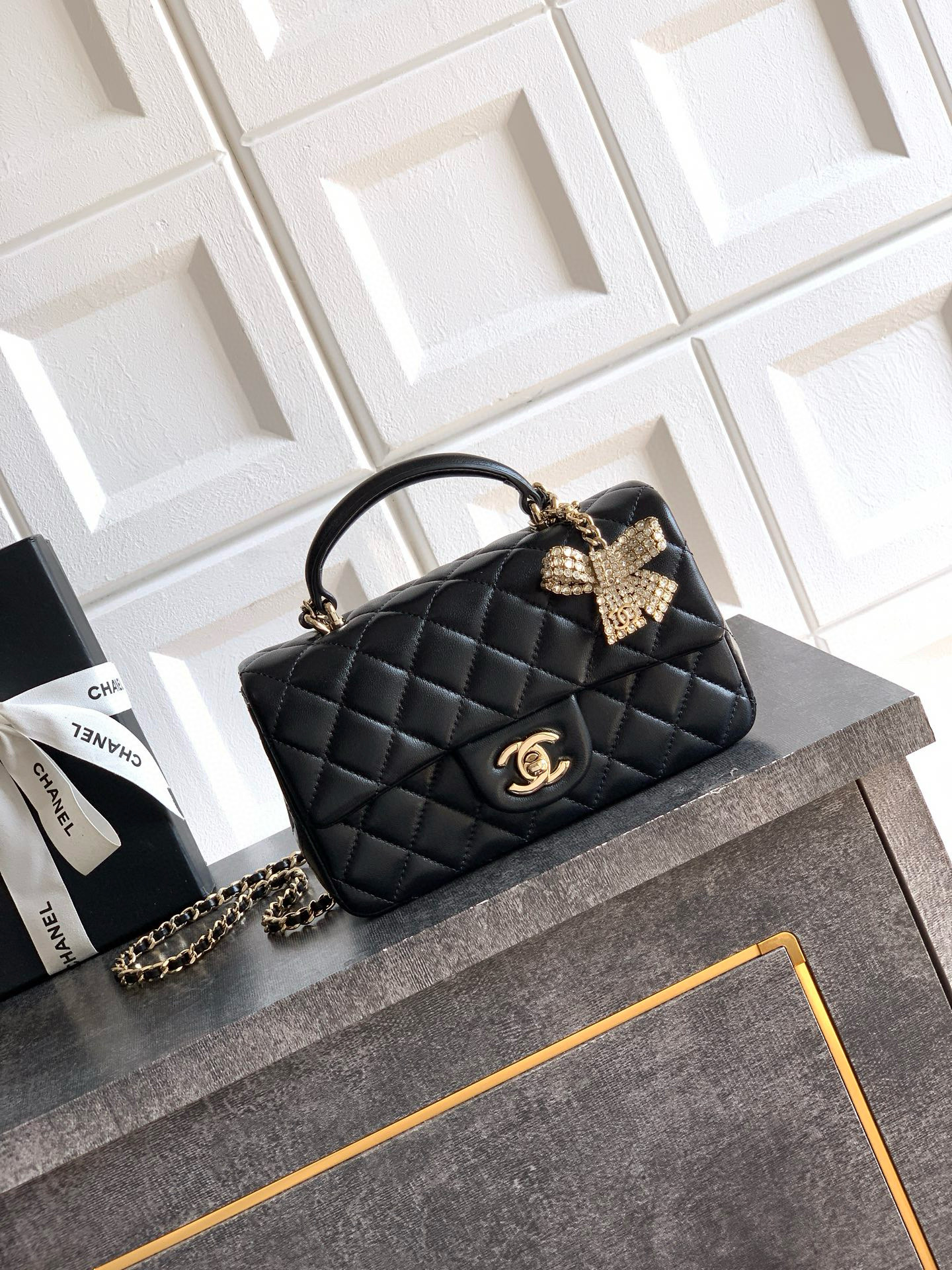 샤넬 Chanel 25K Mini Flap Bag with Top Handle Black 20cm