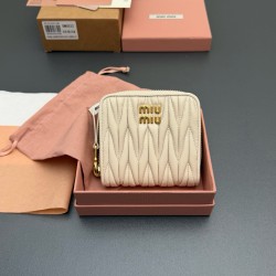 미우 미우 MIU MIU 5MO522 MATELASS 지갑 10.2cm