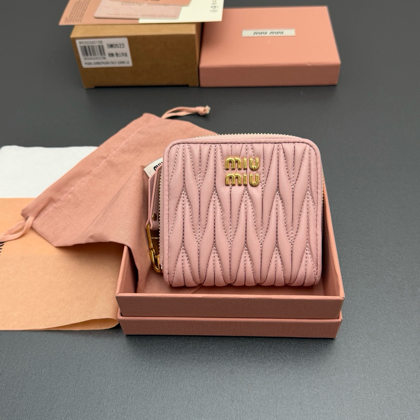 미우 미우 MIU MIU 5MO522 MATELASS 지갑 10.2cm