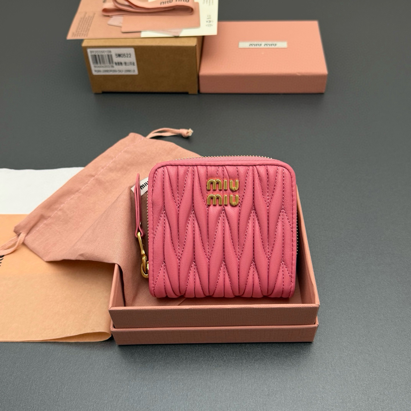 미우 미우 MIU MIU 5MO522 MATELASS 지갑 10.2cm