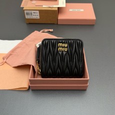 미우 미우 MIU MIU 5MO522 MATELASS 지갑 10.2cm