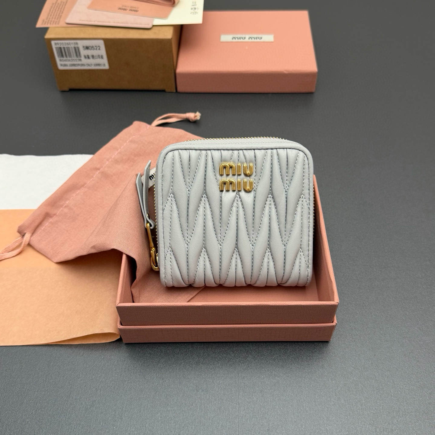 미우 미우 MIU MIU 5MO522 MATELASS 지갑 10.2cm