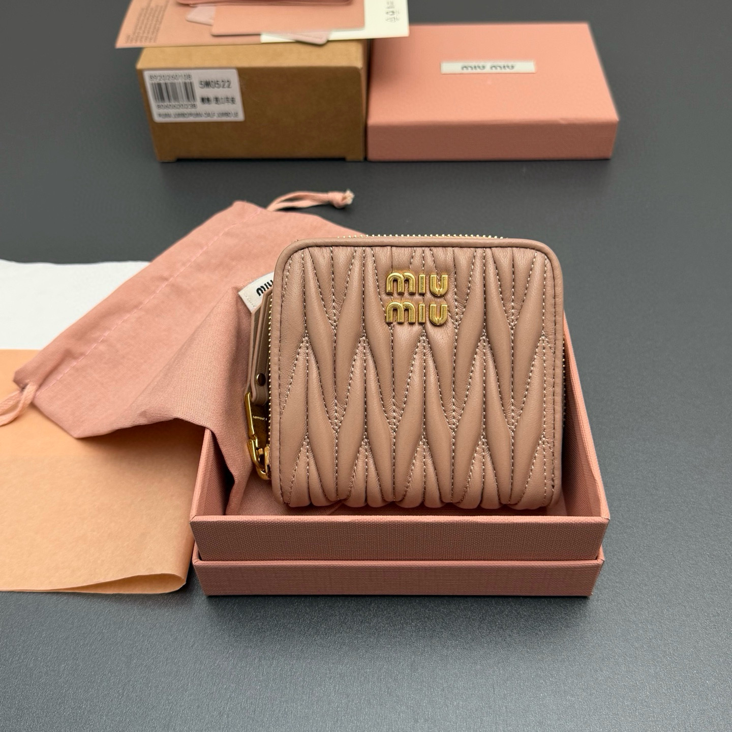 미우 미우 MIU MIU 5MO522 MATELASS 지갑 10.2cm