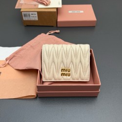 미우 미우 MIU MIU 5MV204 MATELASS 지갑 11.2cm