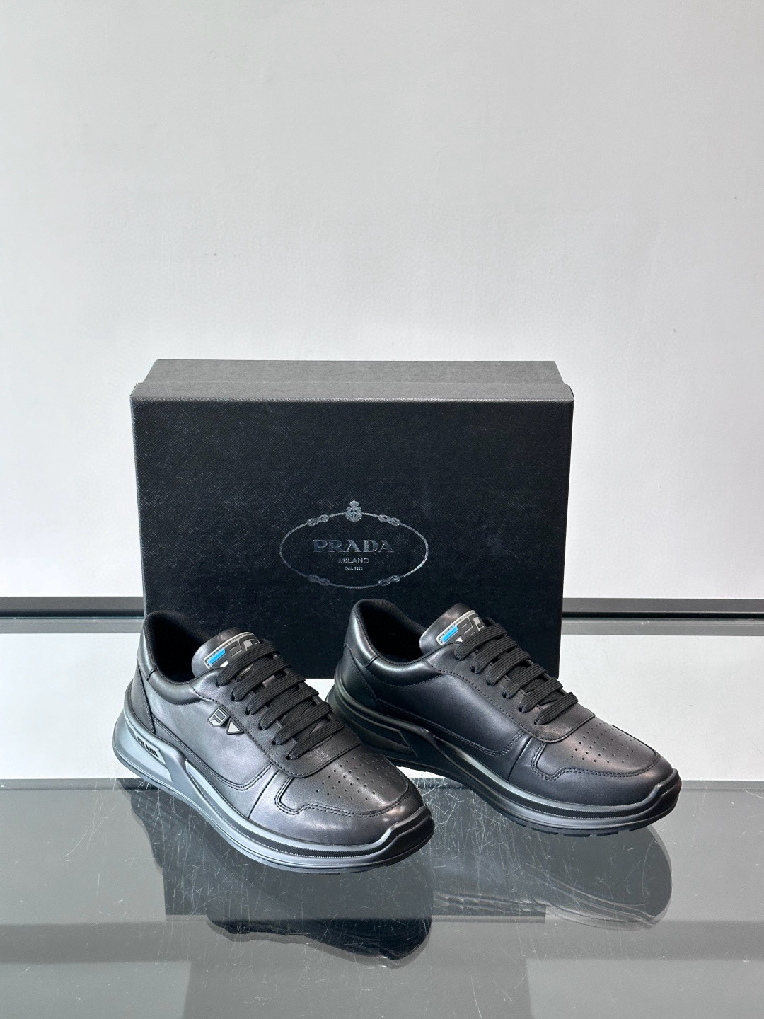 프라다 Prada 스니커즈 Black