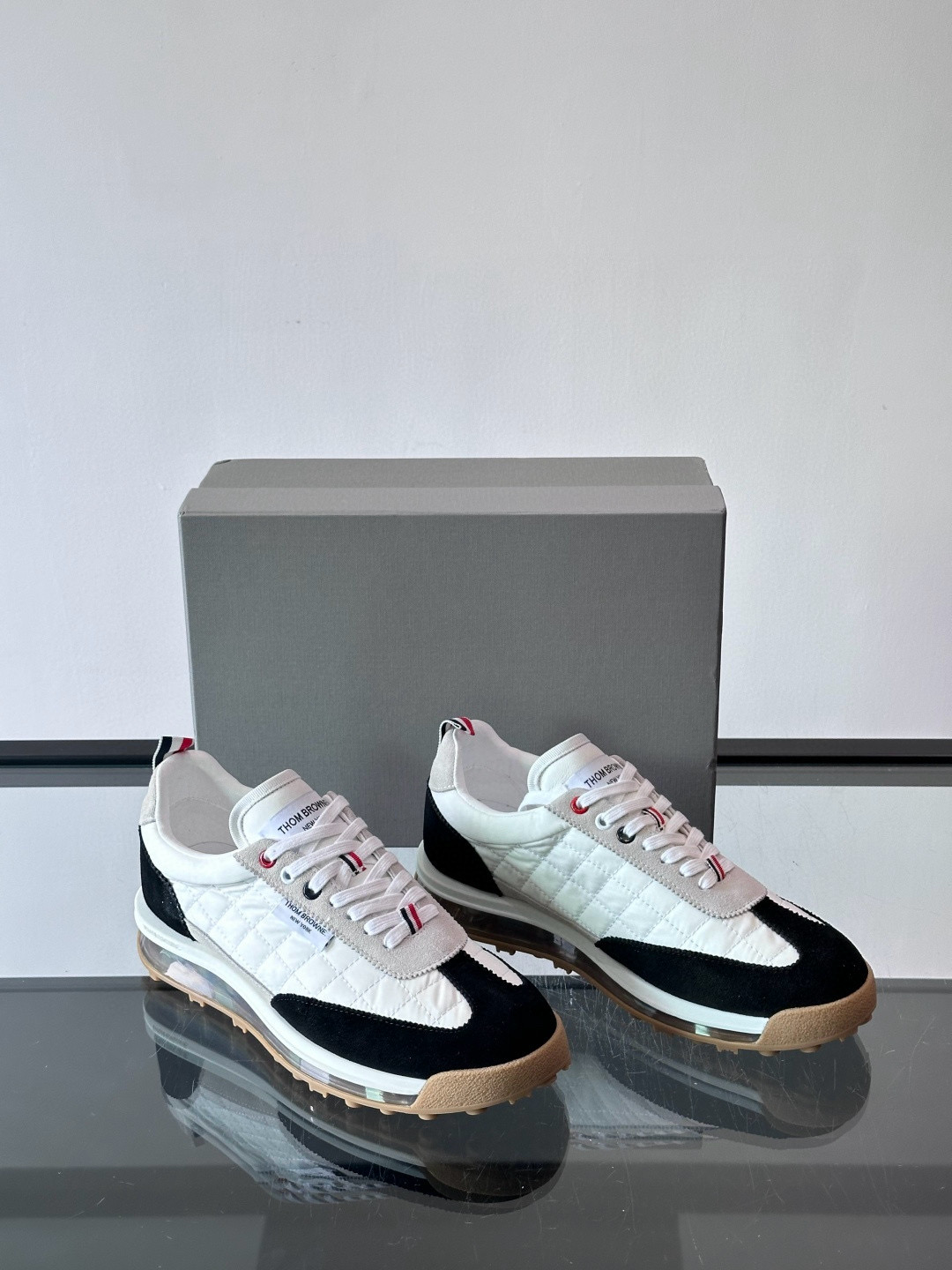 톰브라운 Thom Browne 스니커즈