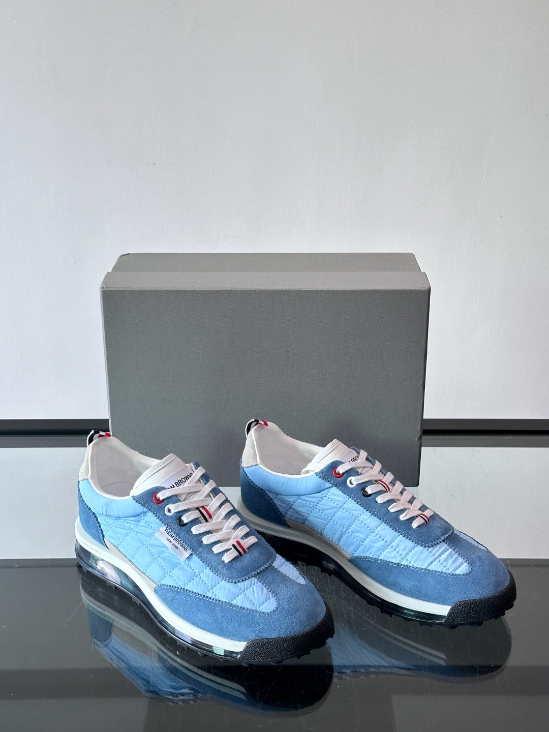 톰브라운 Thom Browne 스니커즈