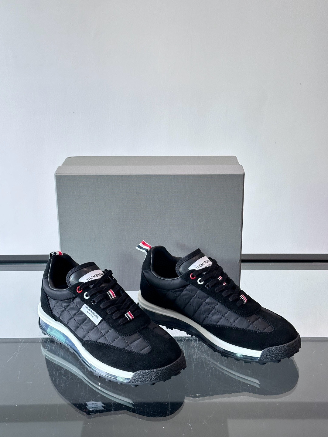 톰브라운 Thom Browne 스니커즈