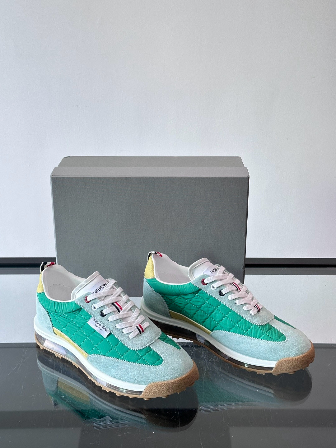 톰브라운 Thom Browne 스니커즈