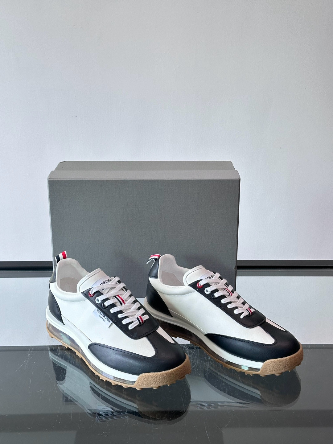 톰브라운 Thom Browne 스니커즈